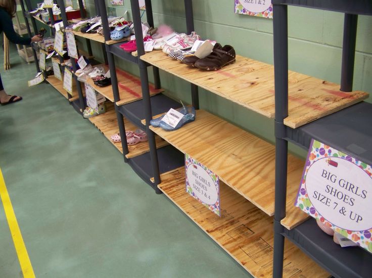 Make some shelves into MORE shelves | Diy clothes rack, Yard sale .