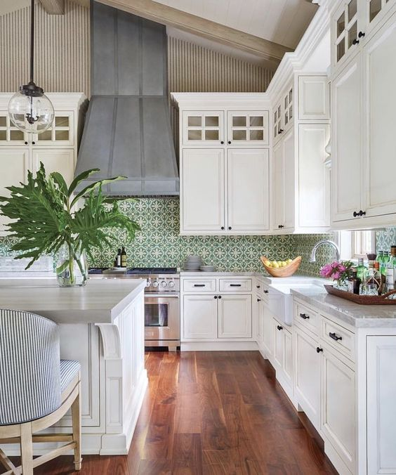 11 Fresh Kitchen Backsplash Ideas for White Cabinets | White .