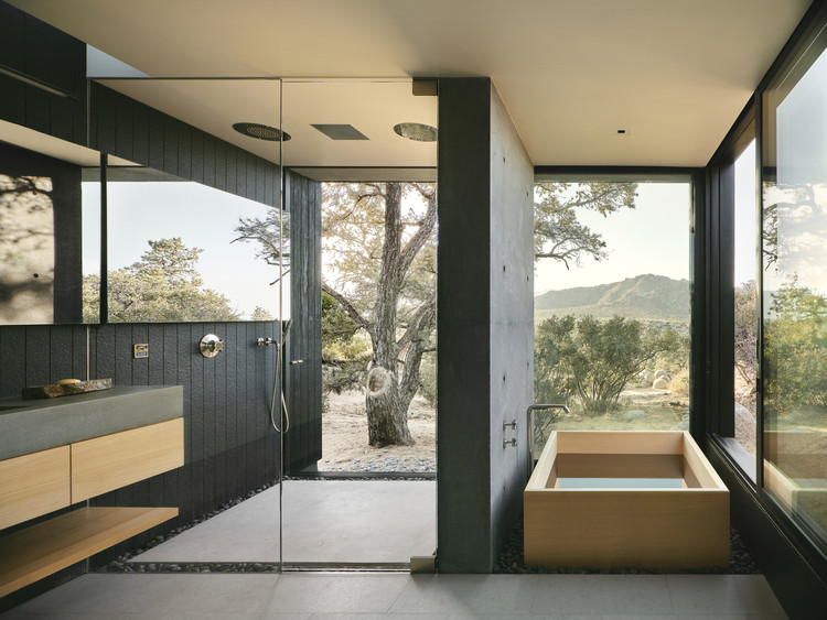 Sanitation in Modern Houses: 12 Projects that Explore Different .