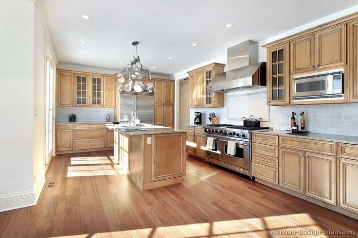 Traditional Light Wood Kitchen Cabinets #103 (Kitchen-Design-Ideas .