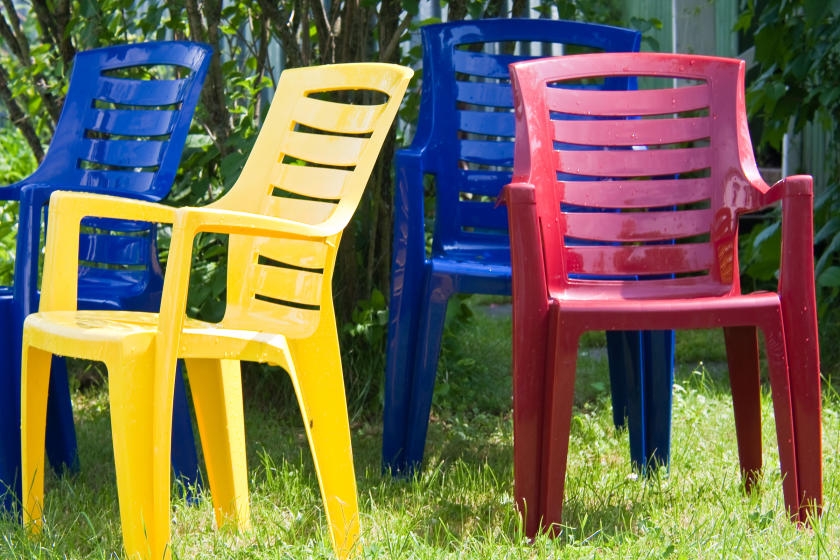 How to Spray Paint Plastic Chairs & Furniture | True Val