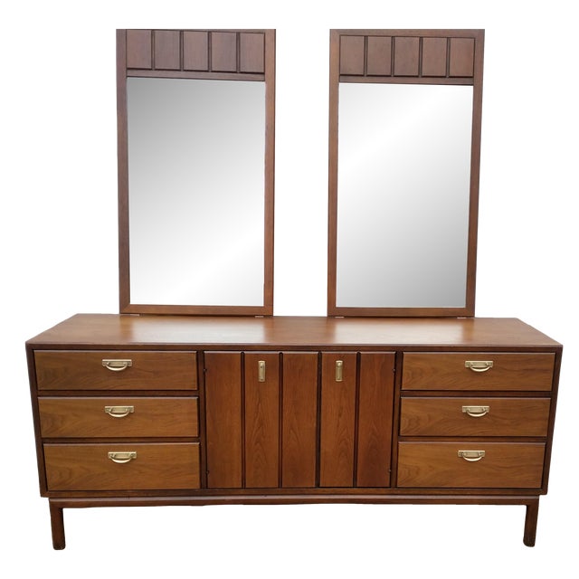 Mid Century Broyhill Premier Modern Classic Collection Lowboy .