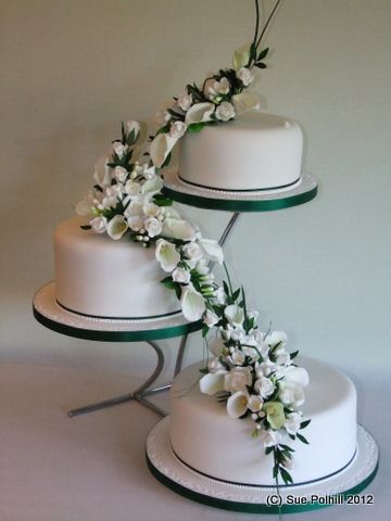 3 tier cake on separate stands | Wedding cake stands, Tiered cakes .