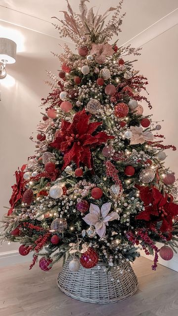 Hazel Wood on Instagram: "Decorate my christmas tree with me 2022 .