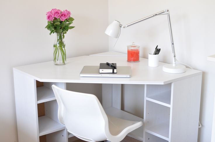 Blogger | Small corner desk, Diy corner desk, Home office dec