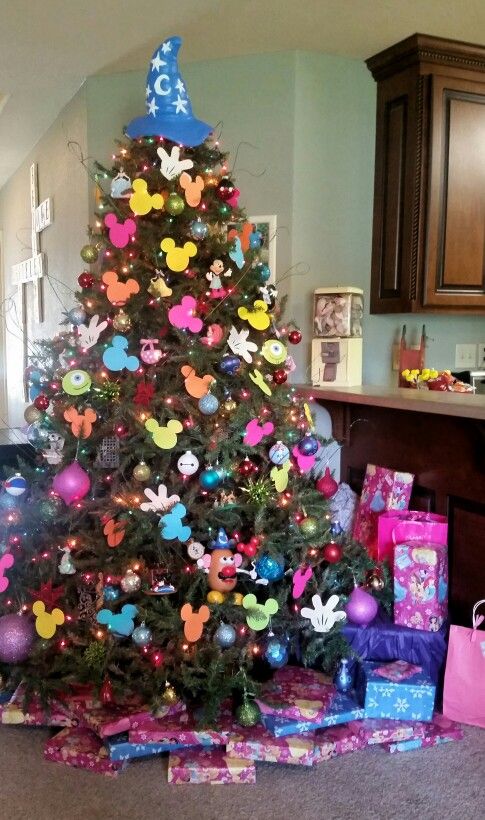 12 Disney Themed Christmas Trees to get You in the Holiday Spirit .