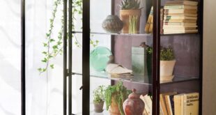 The Curio Cabinet Makes a Comeback | Modern room, Interior, Home dec