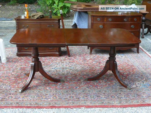 Antique Mahogany Duncan Phyfe Traditional Dining Table With Leaf .