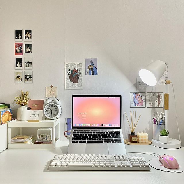 20+ Desk Decor Ideas That'll Help You Create the Best Work Space .