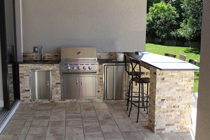 Stone Outdoor Kitchen | Outdoor kitchen patio, Outdoor kitchen .