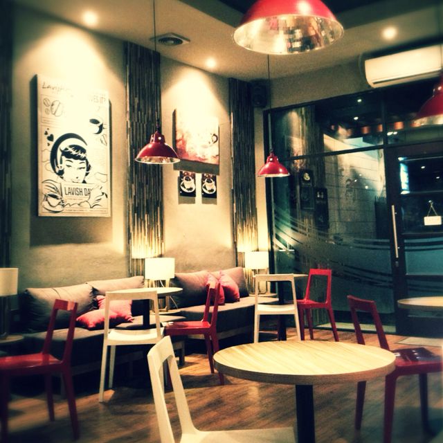 Lavish Coffe Shop, Cipete. The lighting is perfect. >> Love the .