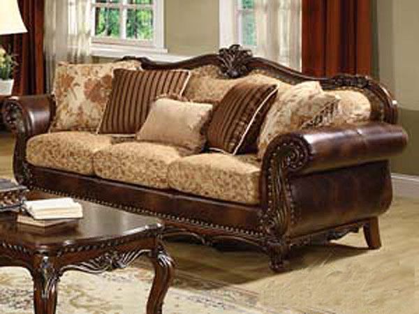 Get traditional sofas to enhance your country home .