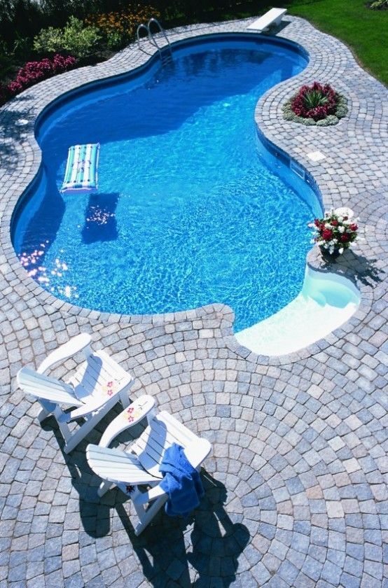 Unique designs on small swimming pools. In order to look beautiful .