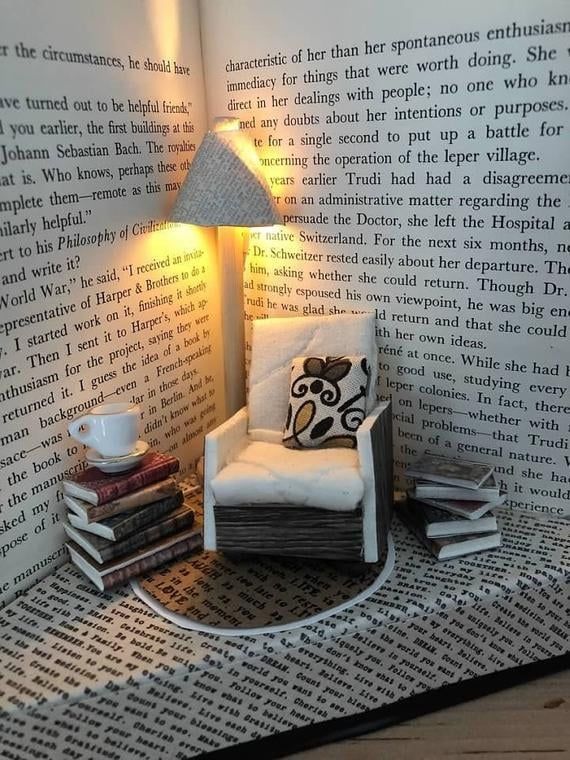 10 Bookshelf Dioramas That Are Literally Works of Art | Book nooks .