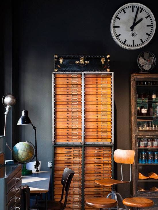 Decorating an Office with Old World Charm | Mobilier de salon .