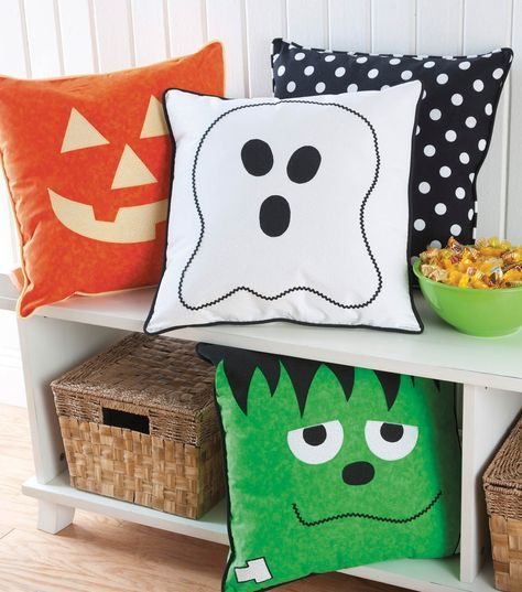 More than 25 Cute Things to Sew for Halloween | Halloween pillows .
