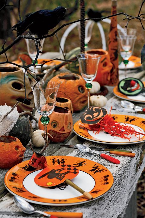 40 Creative Halloween Table Decorations - Halloween Table Centerpiec