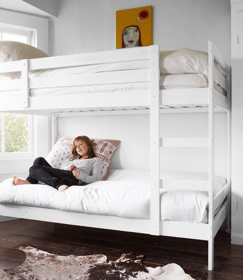 16 Simple, Lovely Ideas for White Rooms | White bunk beds, Bunk .