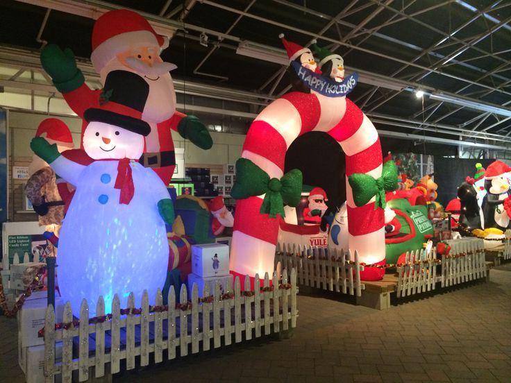 Holiday decorations at Hicks Nurseries. | Christmas inflatables .
