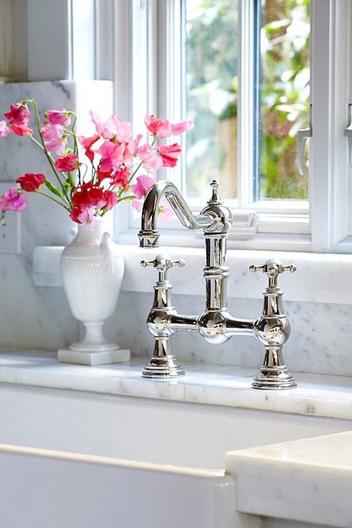 Choosing a Kitchen Sink & Faucet {Progress on my kitchen decisions .