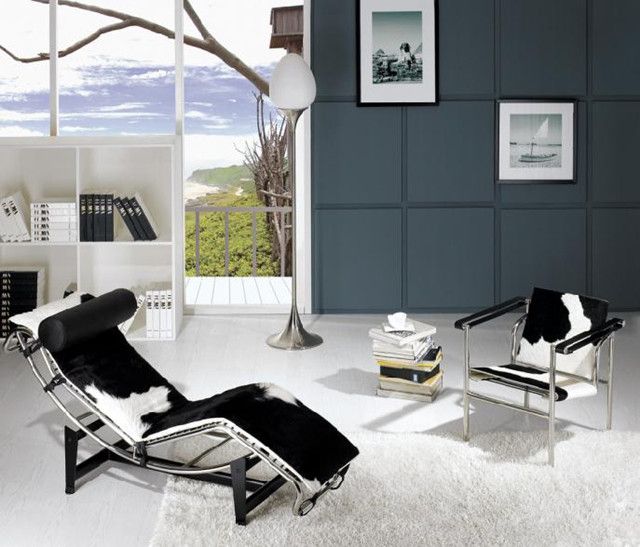 modern living room setup with Le Corbusier Pony Chaise Lounge LC4 .