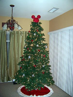DIY Mickey Mouse tree topper. I'd add some glitter. | Mickey mouse .