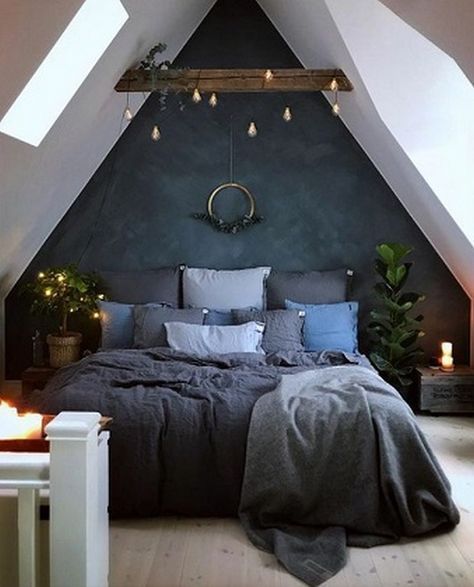 50+ Loft Bedroom Ideas | Slaapkamerideeën, Slaapkamer schuin dak .