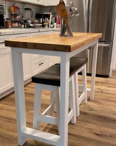 Modify your kitchen with the kitchen island table