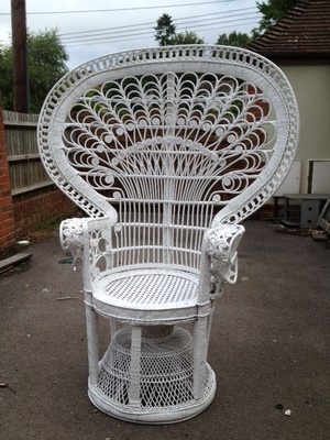 White Wicker Peacock Chair | Плетени