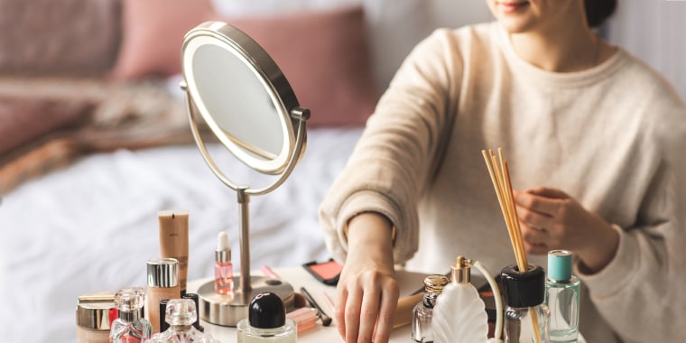 21 best lighted makeup mirrors, plus tips from a makeup arti