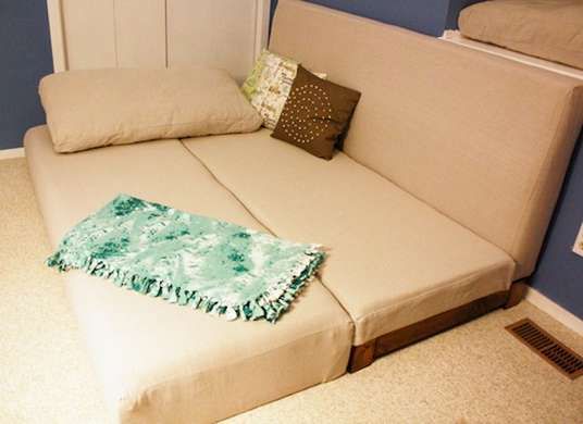 9 Inventive Ways to Build an Extra Bed | Diy sofa bed, Diy couch .