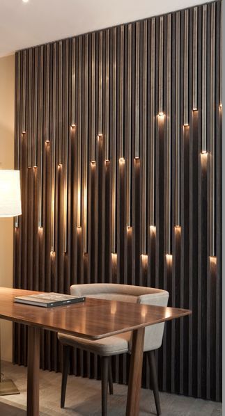 Revestimiento listones + bastones de luz | Modern wall paneling .