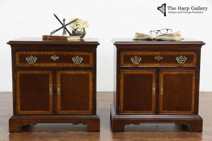Pair of Traditional Vintage Mahogany Nightstands or End Tables .