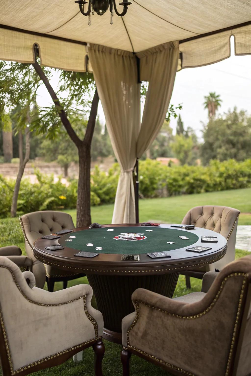 Enhance your poker nights with the convenience of built-in cup holders.