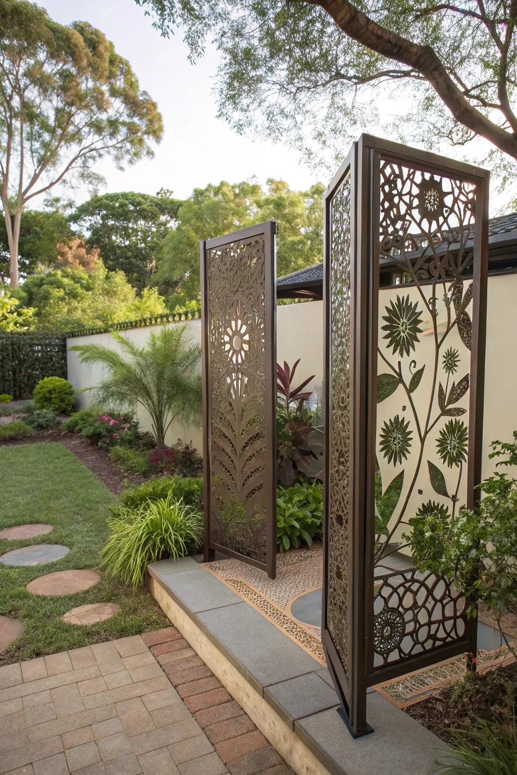 Metal screens add both privacy and a touch of elegance.