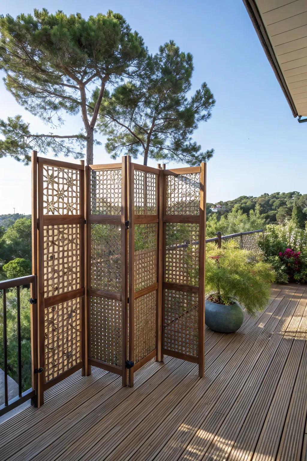 Portable lattice screens offer flexible design and easy reconfiguration.