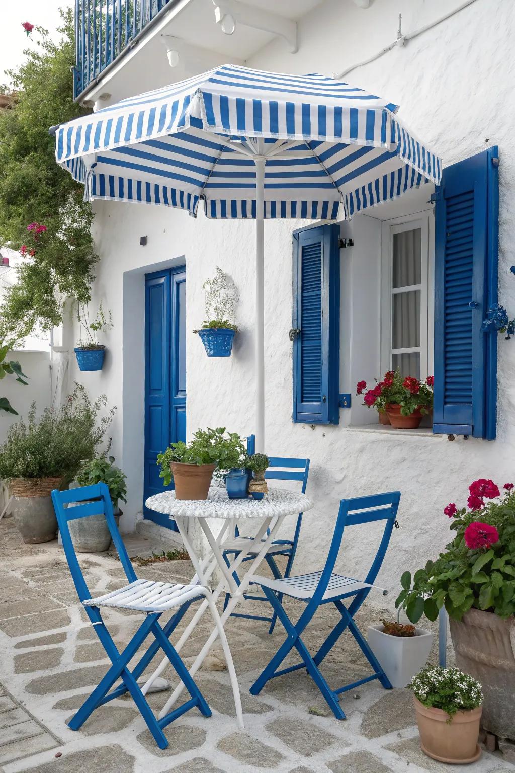 Blue and white create a timeless look.