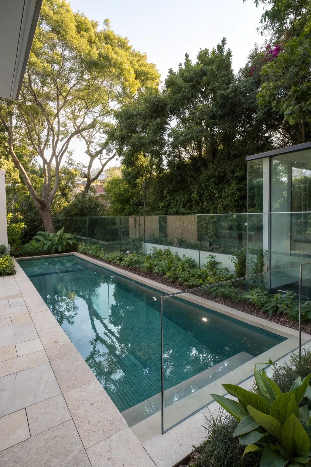 A clear perspective: enhance your pool with glass details.