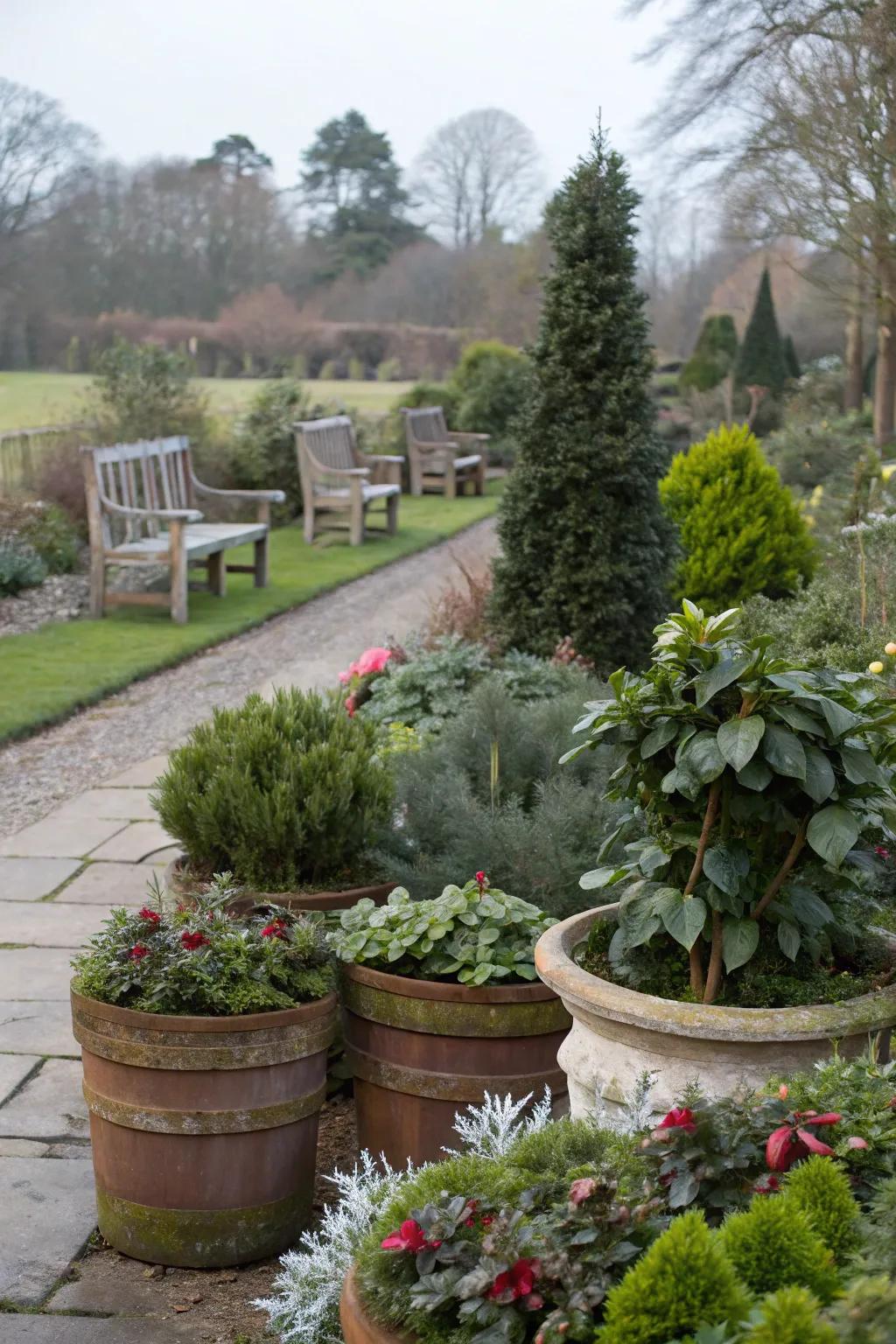 Bring life to your garden with winter-hardy plant containers.