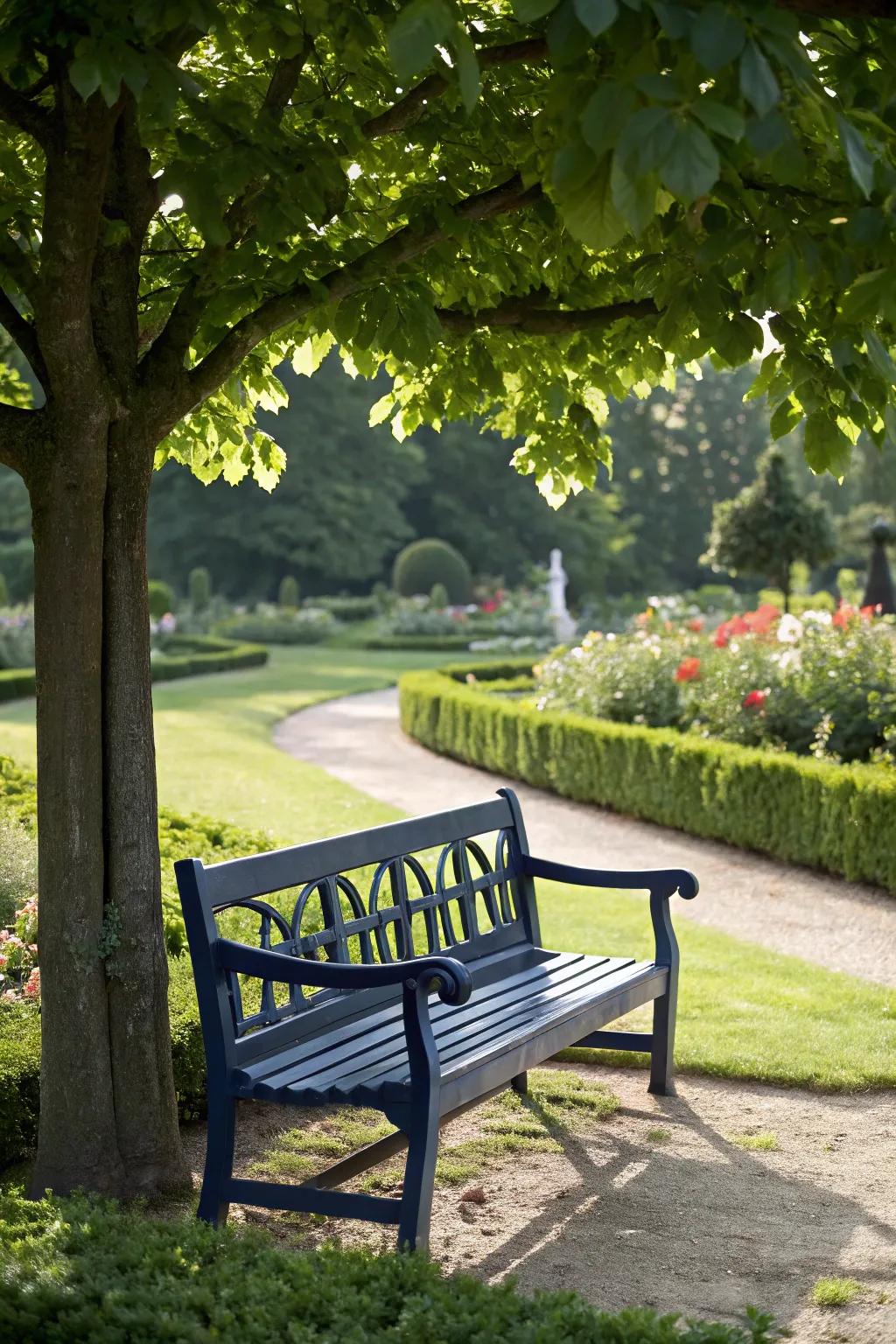 Discover charm with an unexpected navy bench.