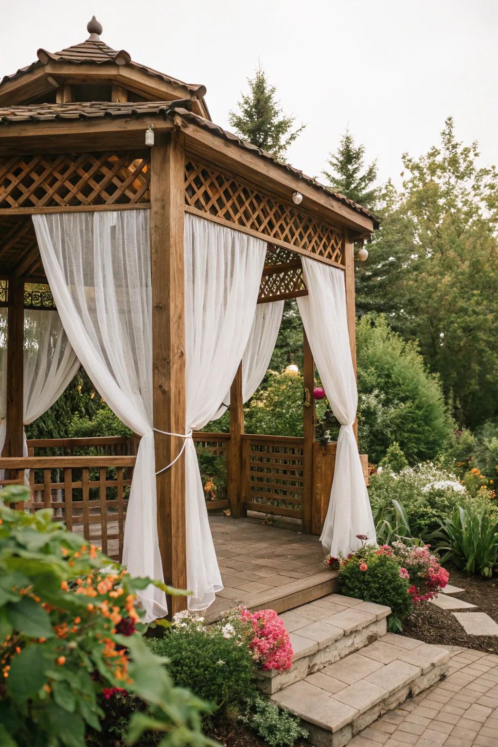 A louvered roof offers adjustable shade with modern elegance.