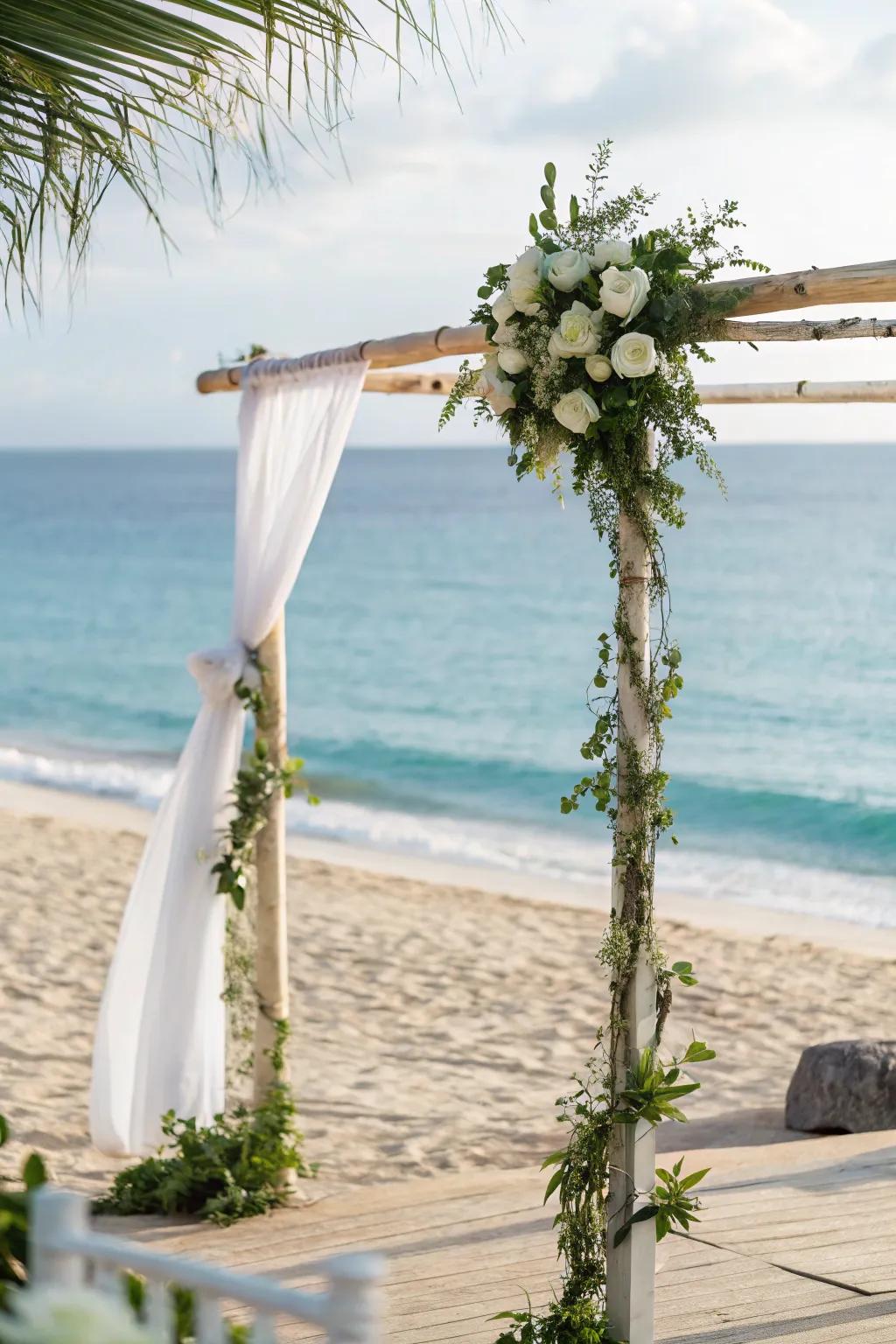 A beachside trellis lets the ocean do the talking.