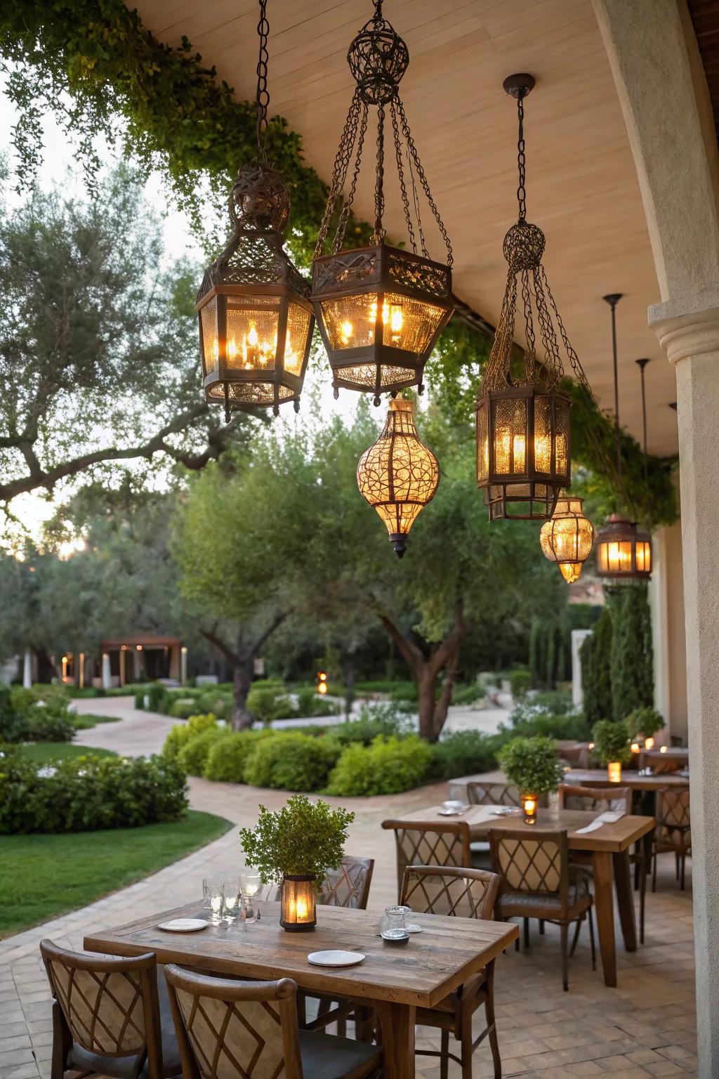 Impress your guests with a dazzling lantern chandelier.