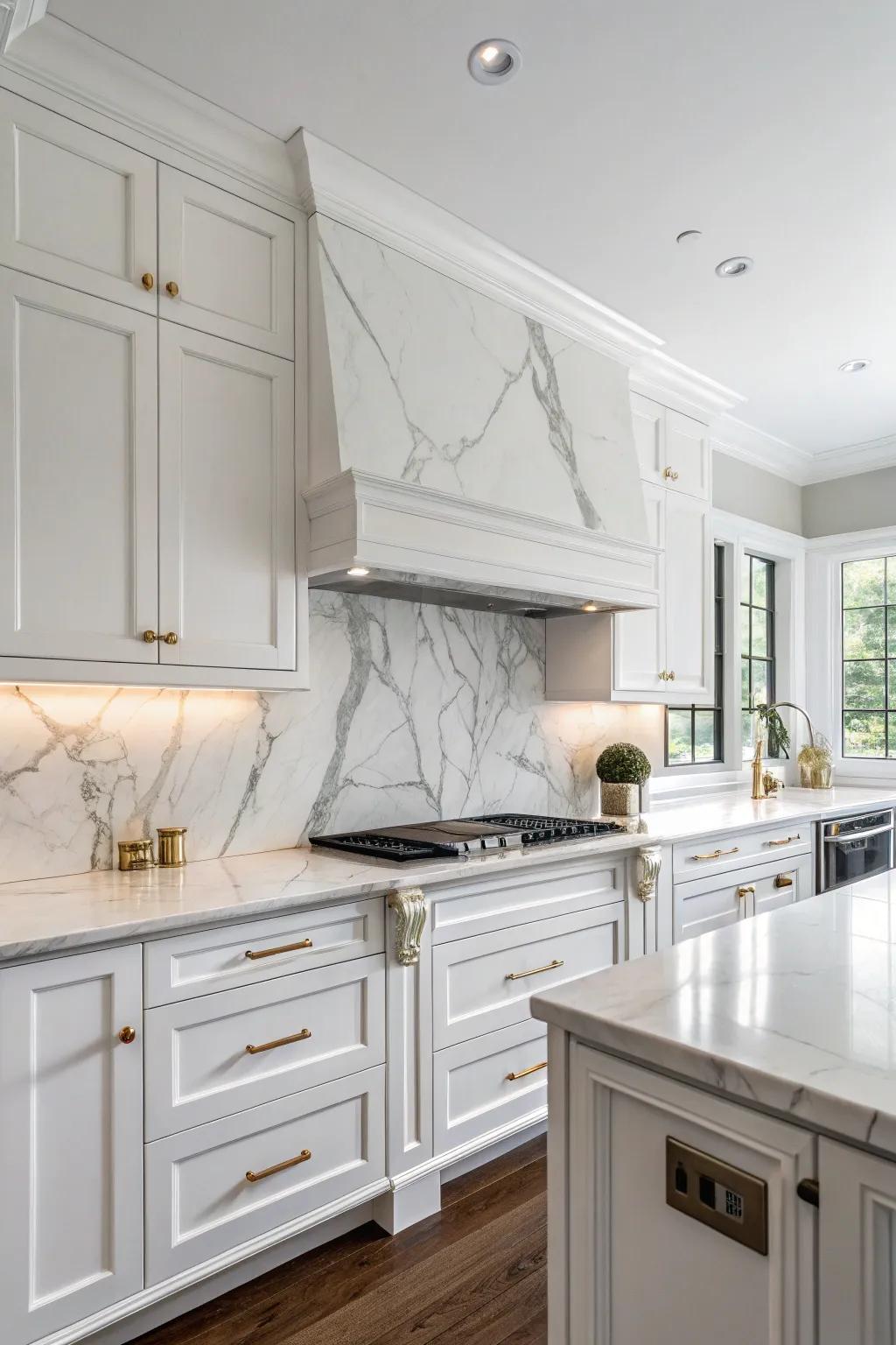 White marble backsplash for a timeless and elegant kitchen.
