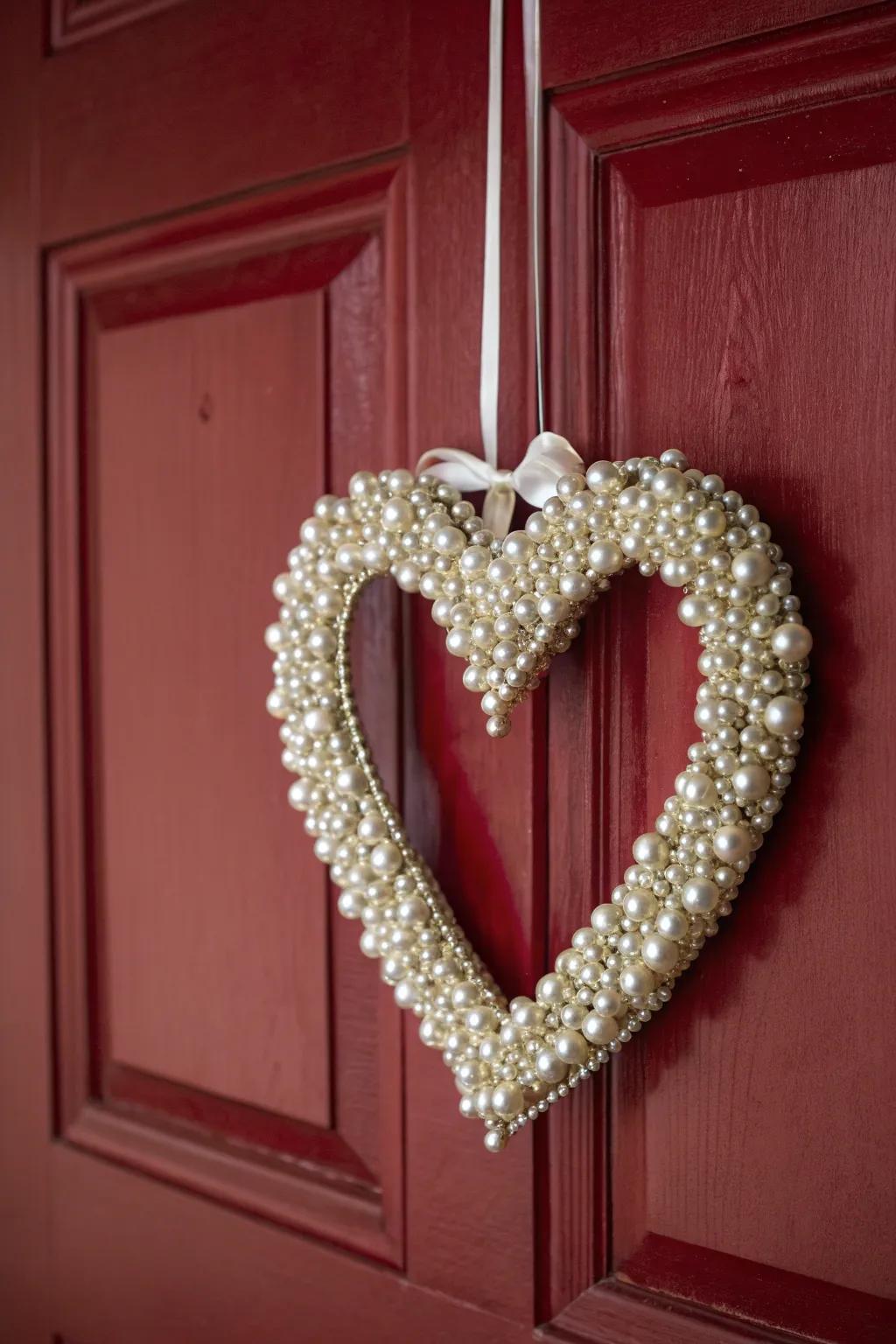 Glamorous and elegant with a pearl heart wreath.