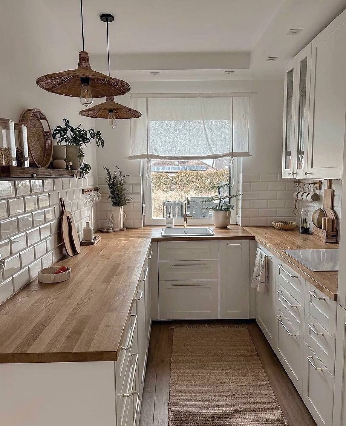 22 Small Kitchen Layouts That Look Amazing | GoDownsize