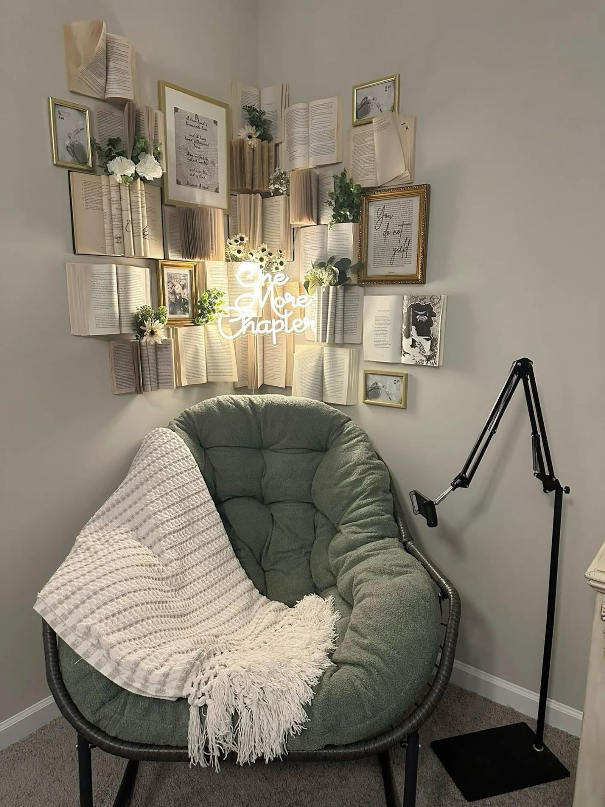 Beautiful book nook inspo