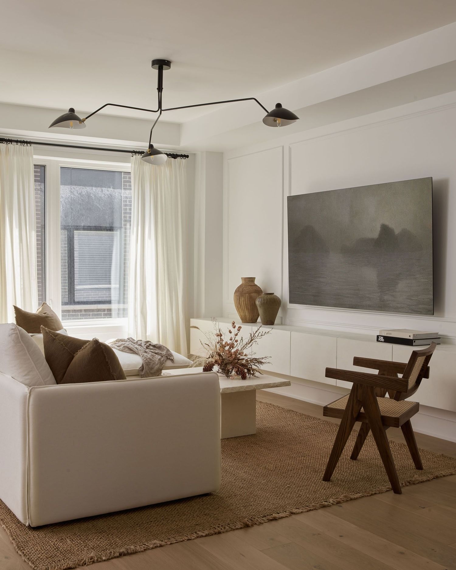 Warm Minimalism and Fashion-Forward Details by Morris and James Interiors