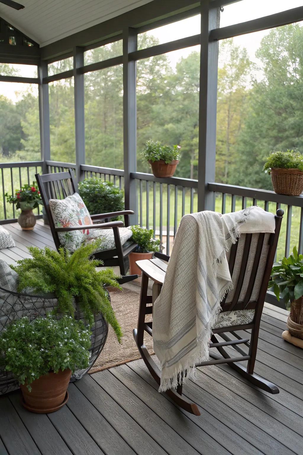 A classic and comforting design for your screened-in deck.