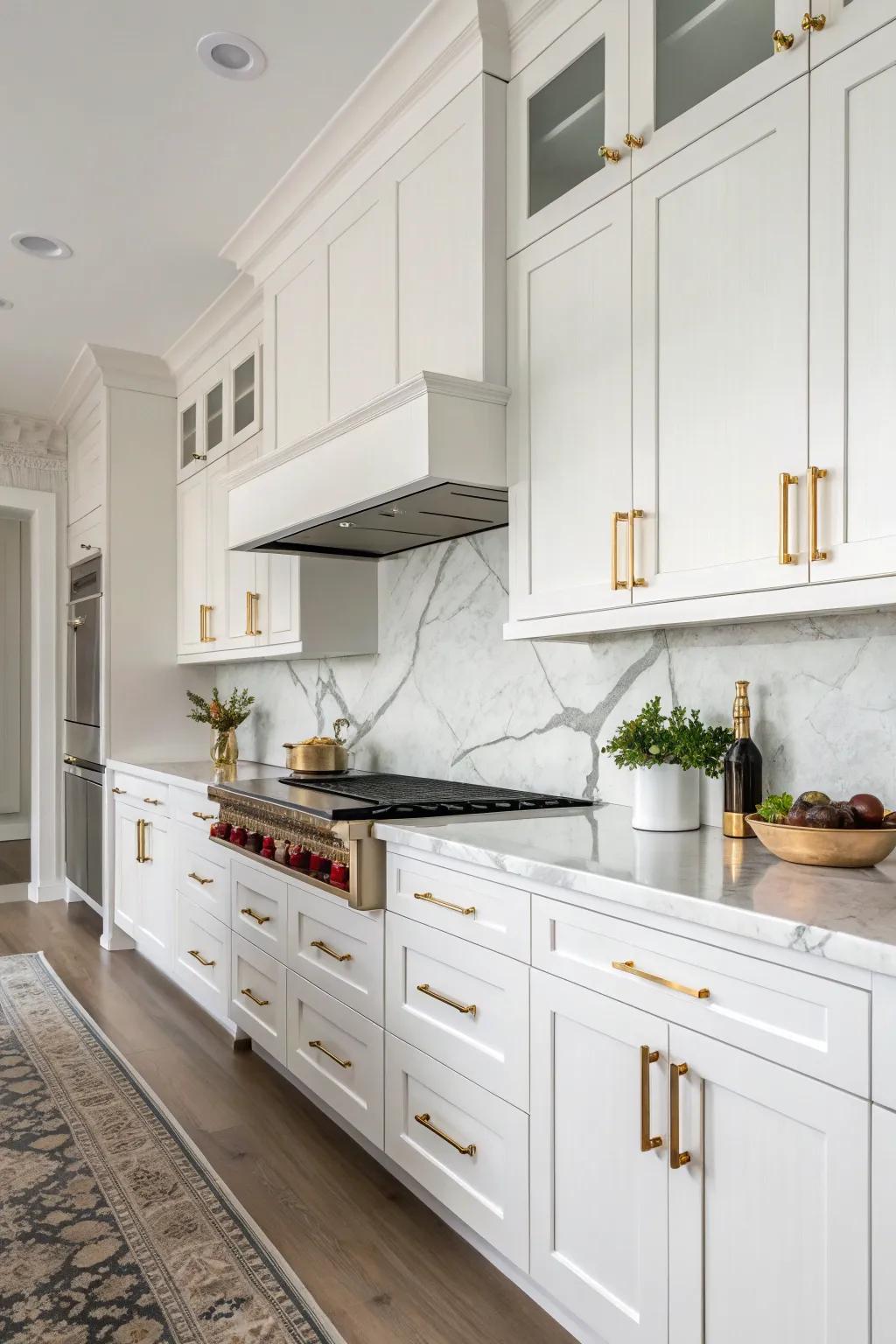 Contrasting door furniture adds a bold detail to the kitchen.